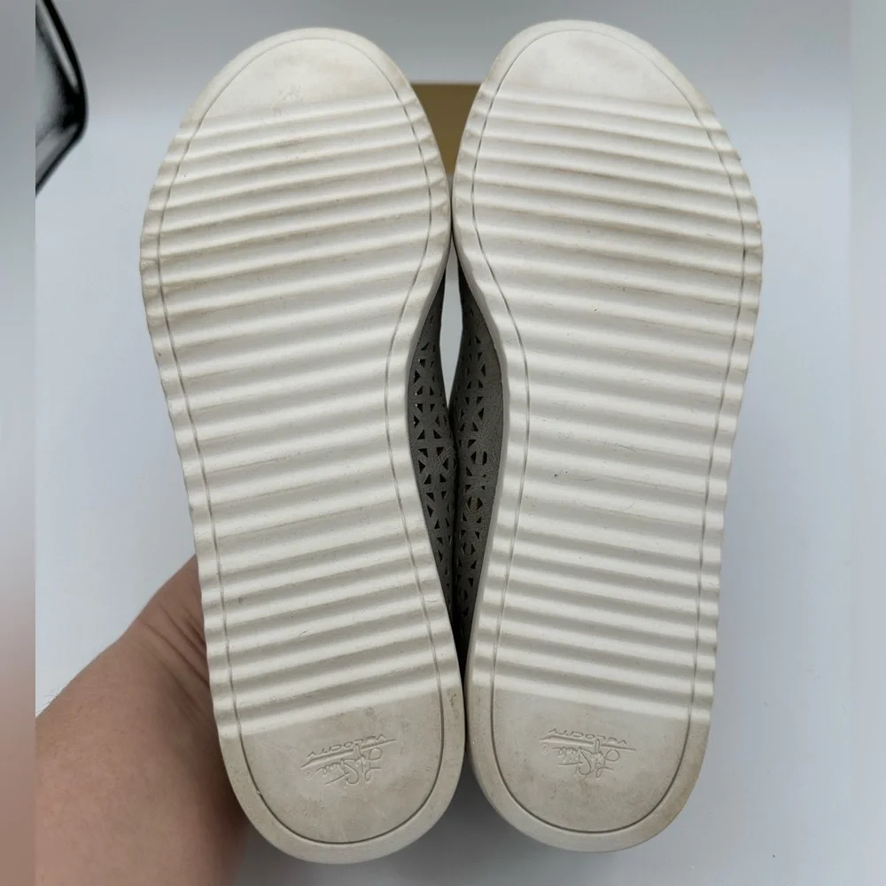 LIFESTRIDE Gray Lasor Cut Slip-On Zamora Loafer | Size 8.5 - Picture 13 of 14